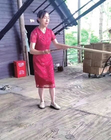 股巢网 一根“飞天棍”，为何把年轻人打得心花怒放